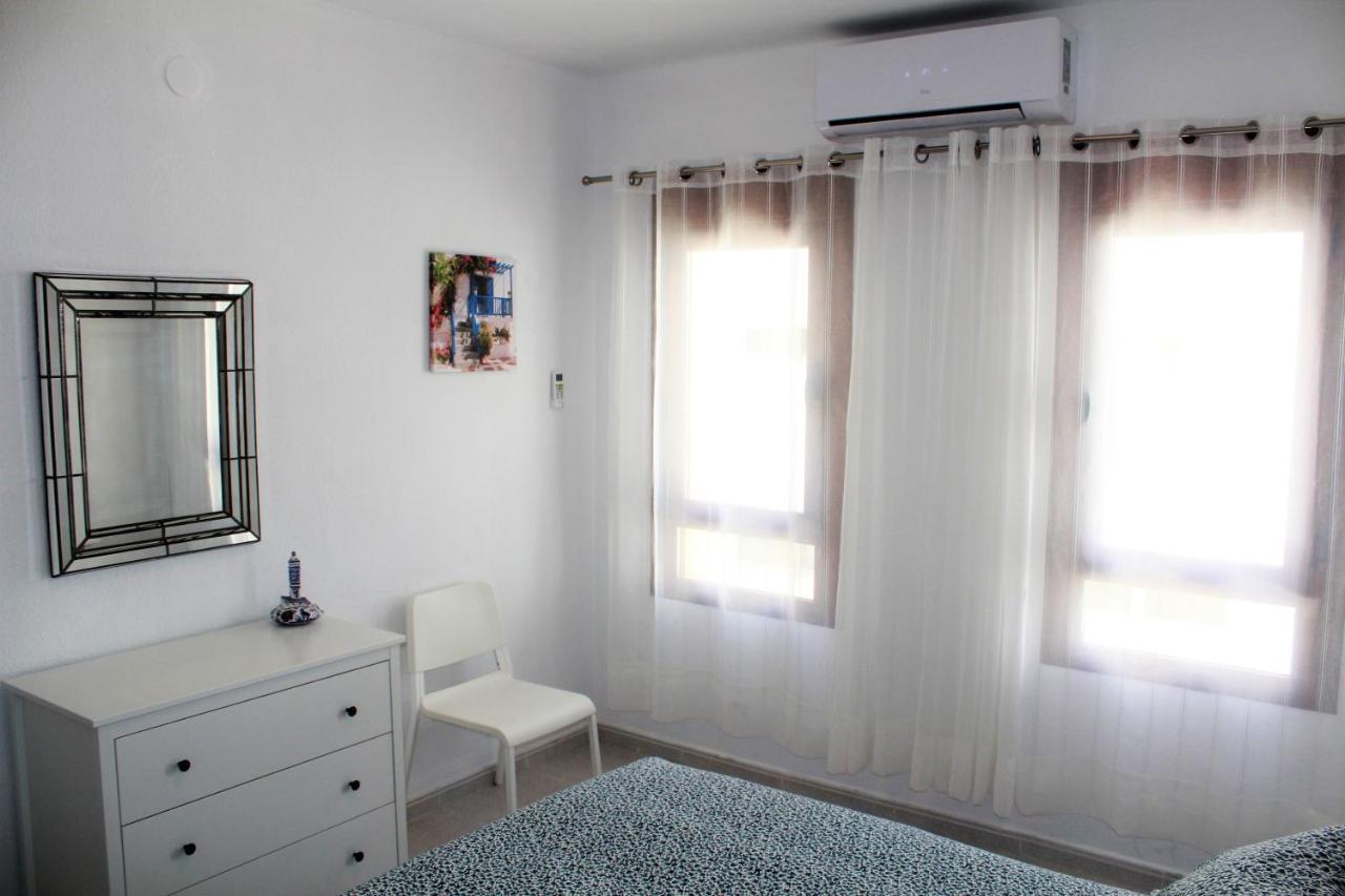 Elizabeth Beach Apartment With Seaviews! 토레몰리노스 외부 사진