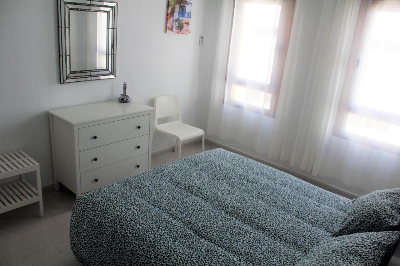 Elizabeth Beach Apartment With Seaviews! 토레몰리노스 외부 사진